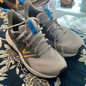 New Boys New balance Sneakers size 2.5